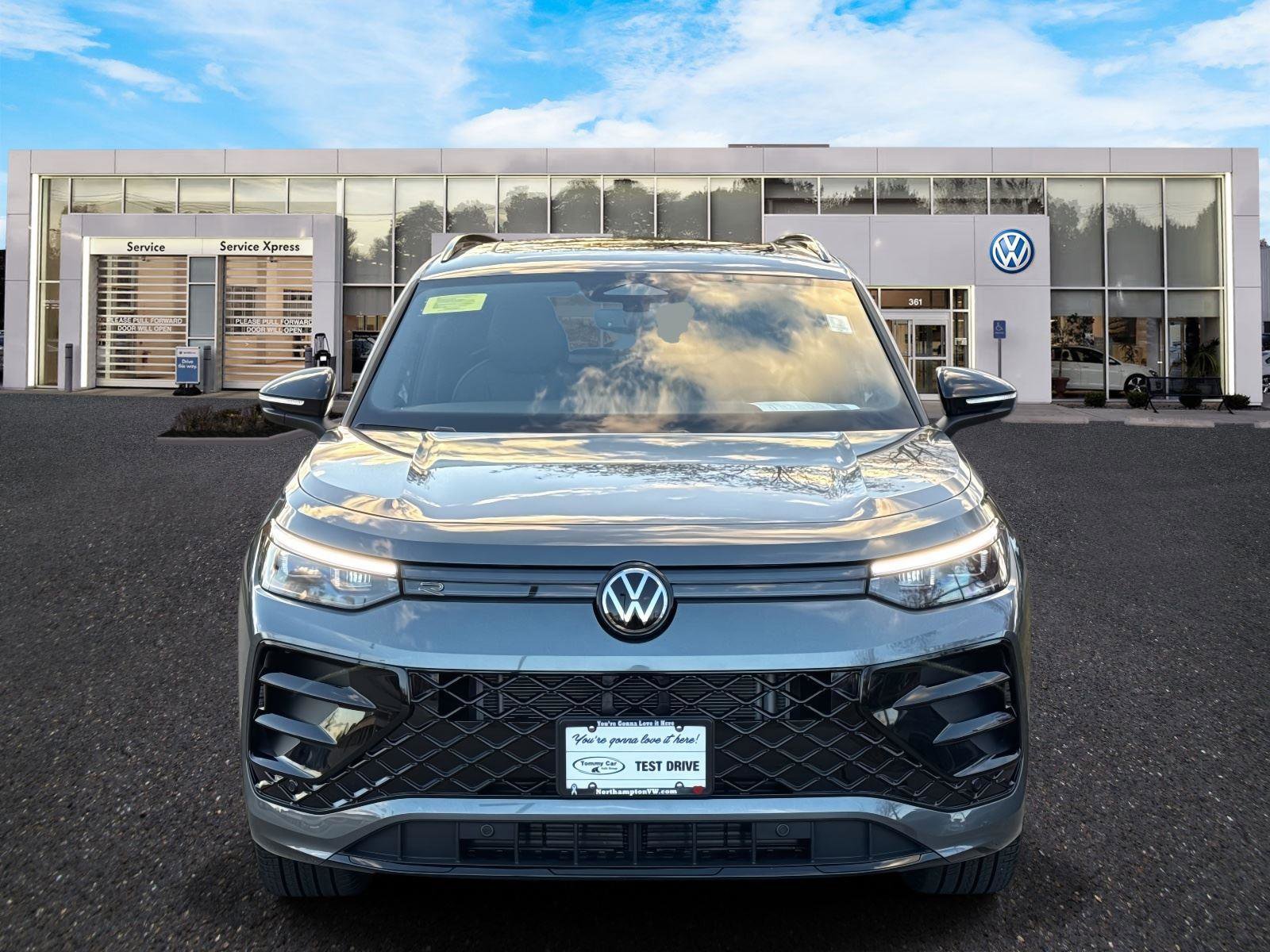 New 2026 Volkswagen Tiguan SE R-Line image 2