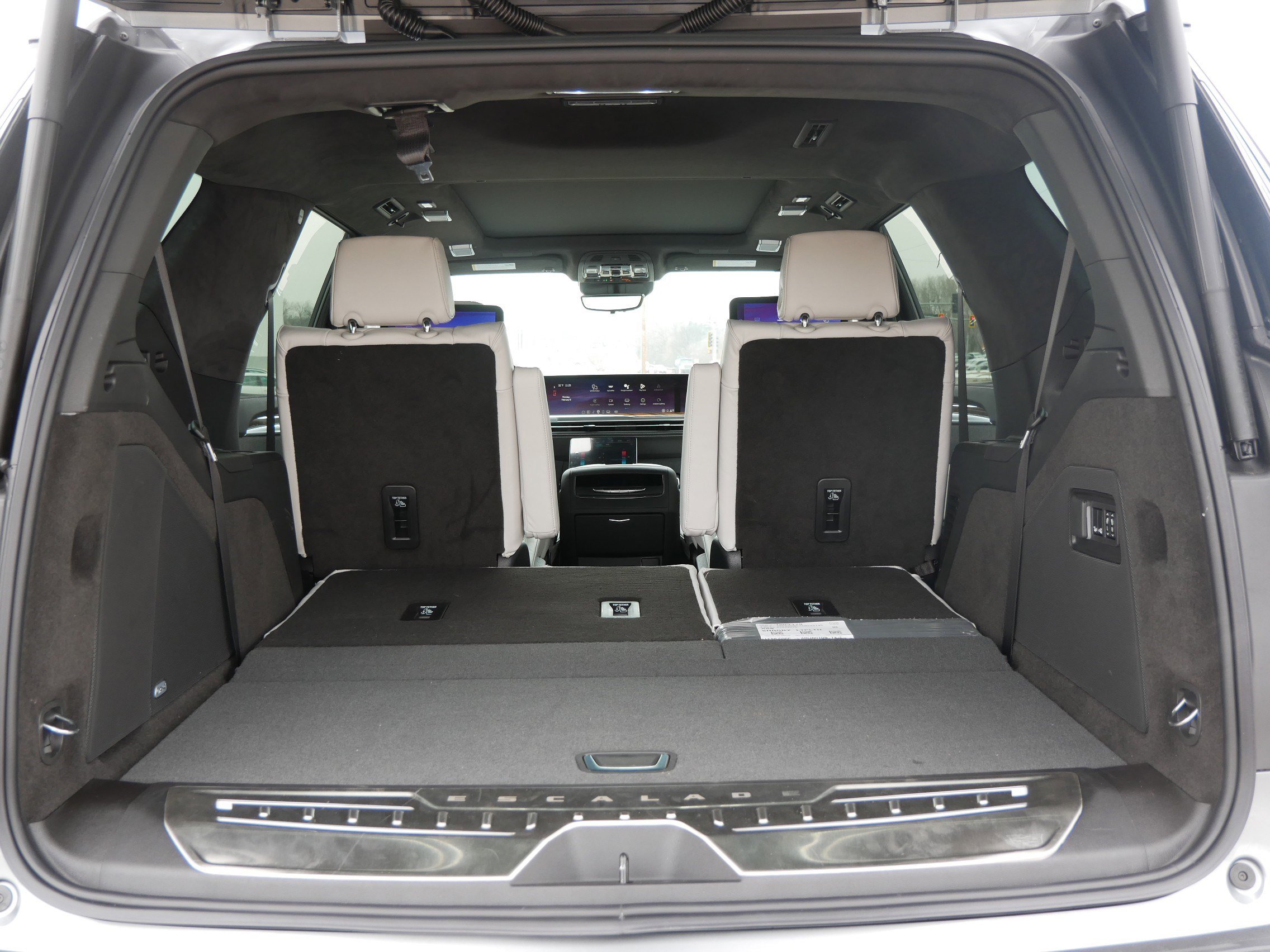 New 2026 Cadillac Escalade Platinum Sport w/ LPO, ONYX Package image 16