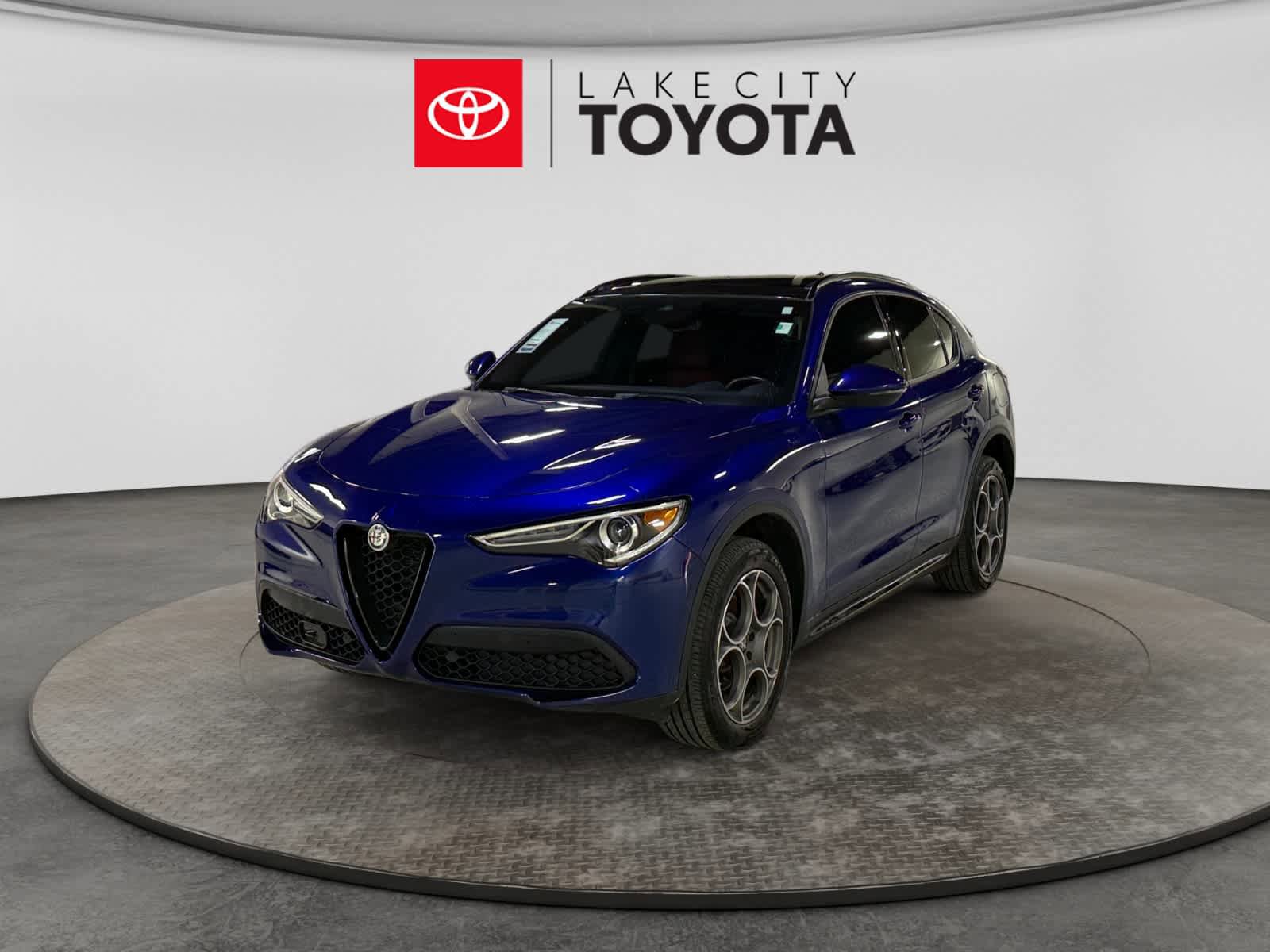 Used 2023 Alfa Romeo Stelvio Sprint RWD image 1