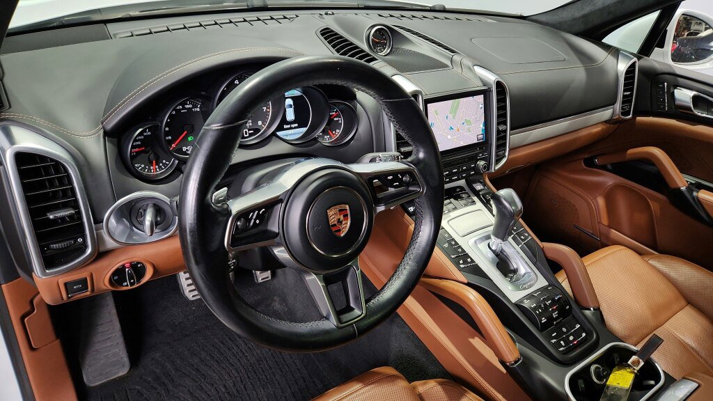 Used 2017 Porsche Cayenne GTS image 17