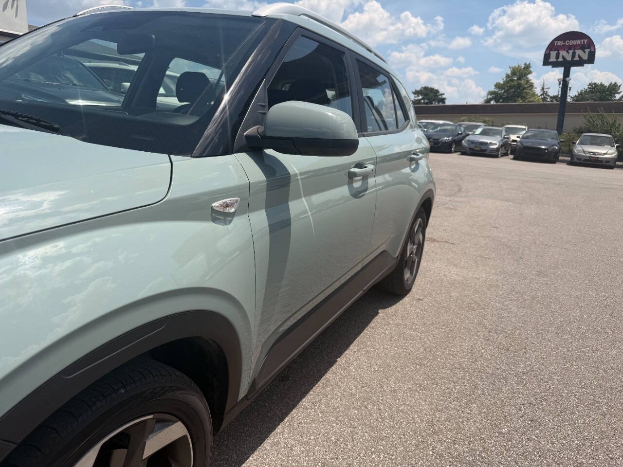 Used 2025 Hyundai Venue SEL FWD image 16
