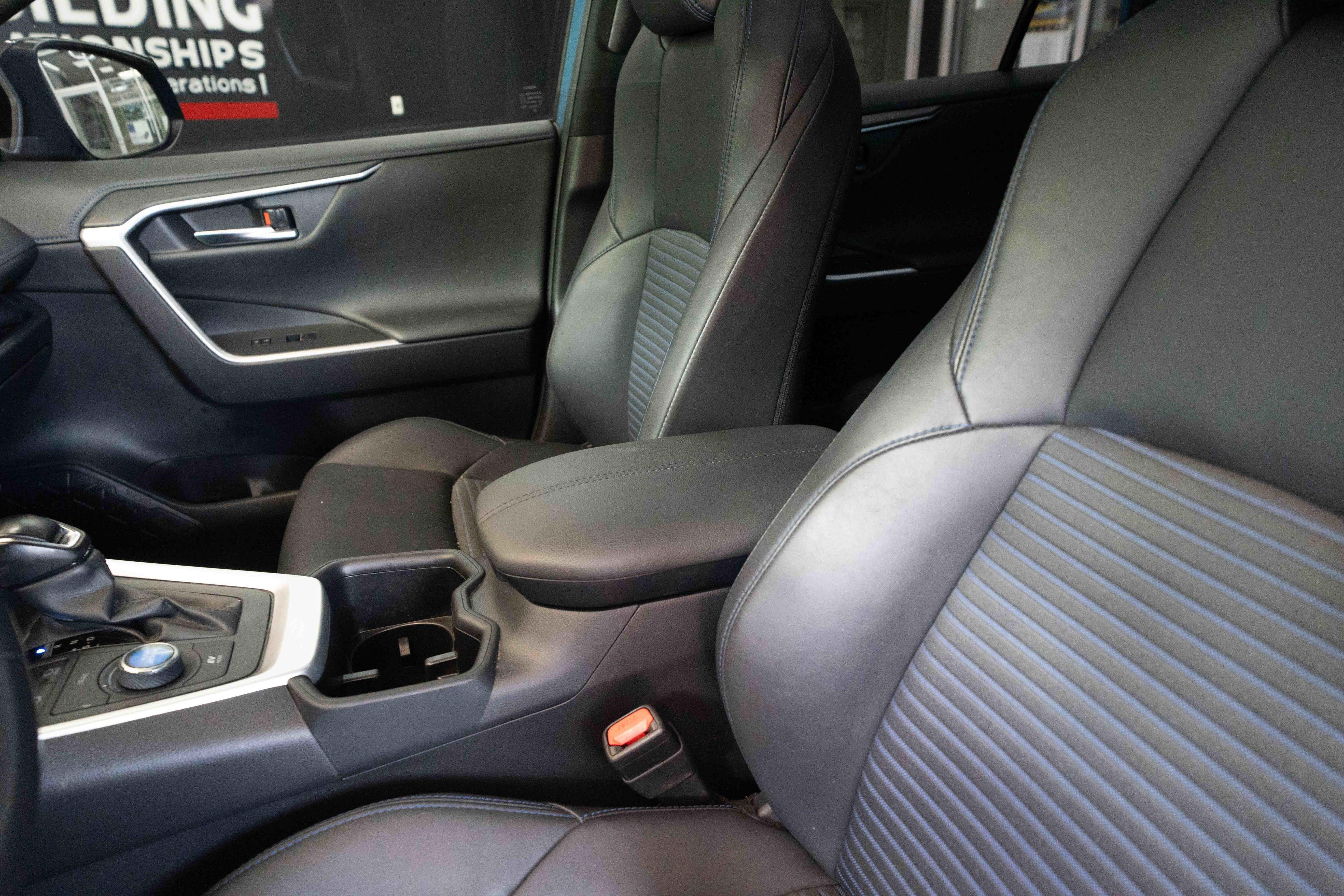 Used 2022 Toyota RAV4 XSE AWD/4WD image 10