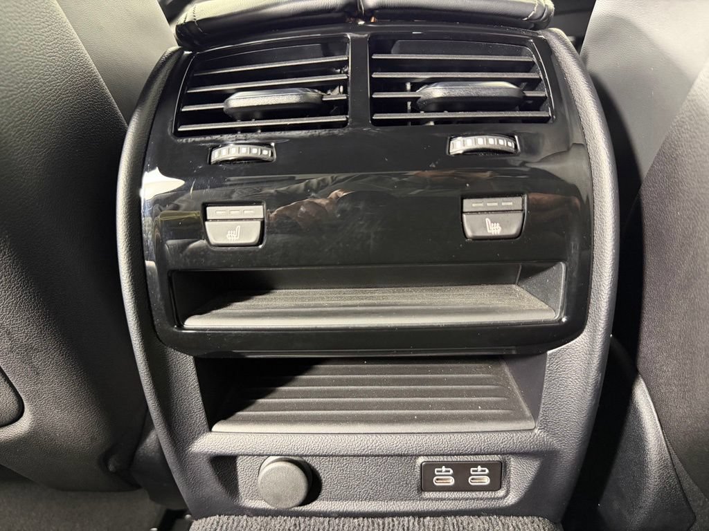 Used 2022 BMW M550i xDrive AWD/4WD image 40