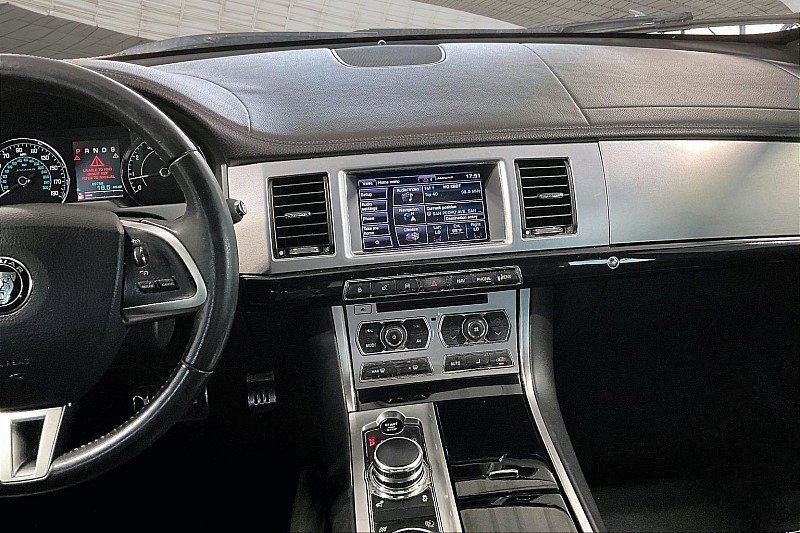 Used 2015 Jaguar XF Portfolio RWD image 5
