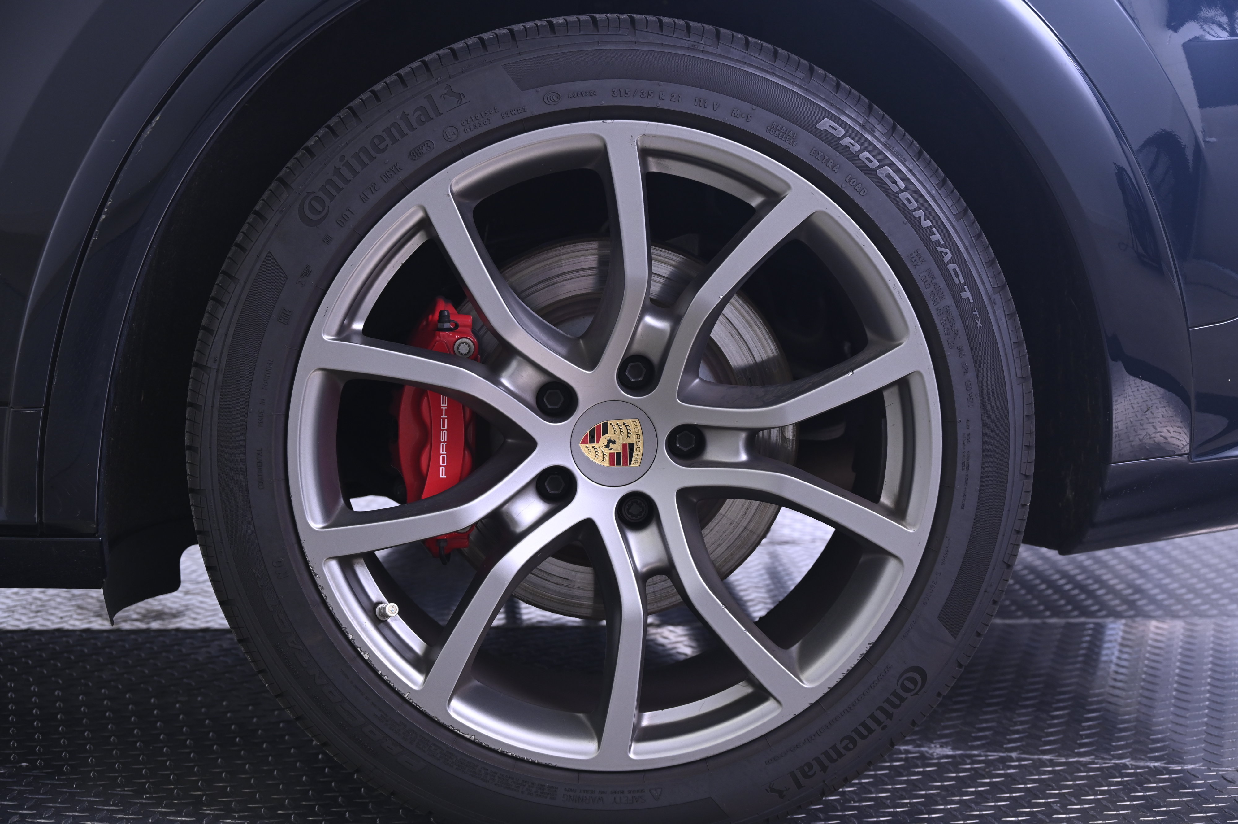 Certified 2023 Porsche Cayenne GTS AWD/4WD image 12