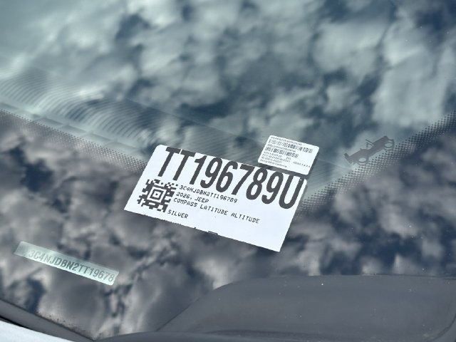 Used 2026 Jeep Compass Latitude AWD/4WD image 32