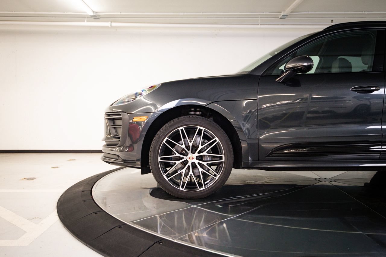 Certified 2024 Porsche Macan AWD/4WD image 11