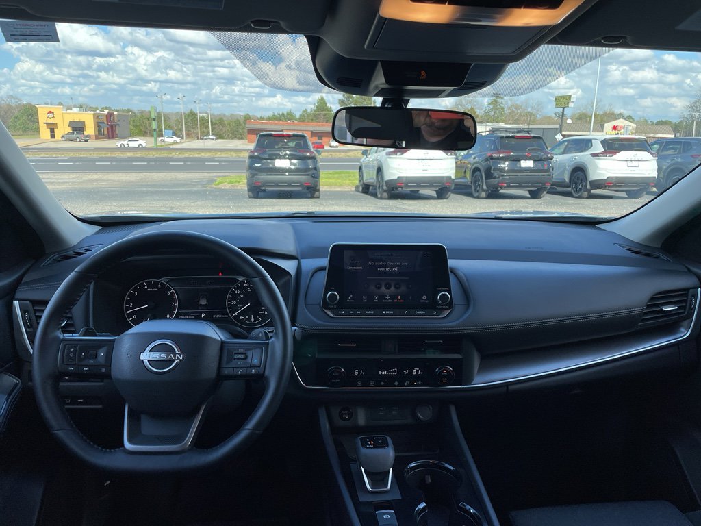 Certified 2025 Nissan Rogue SV image 11