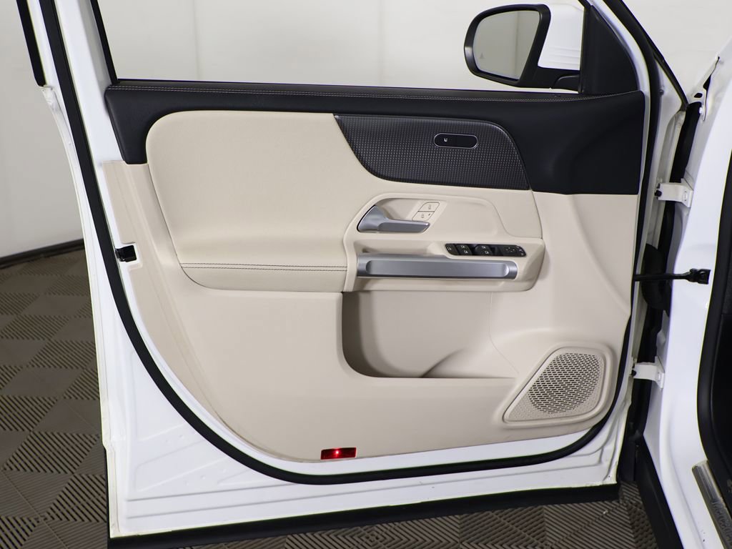 Used 2022 Mercedes-Benz GLB 250 4MATIC image 24