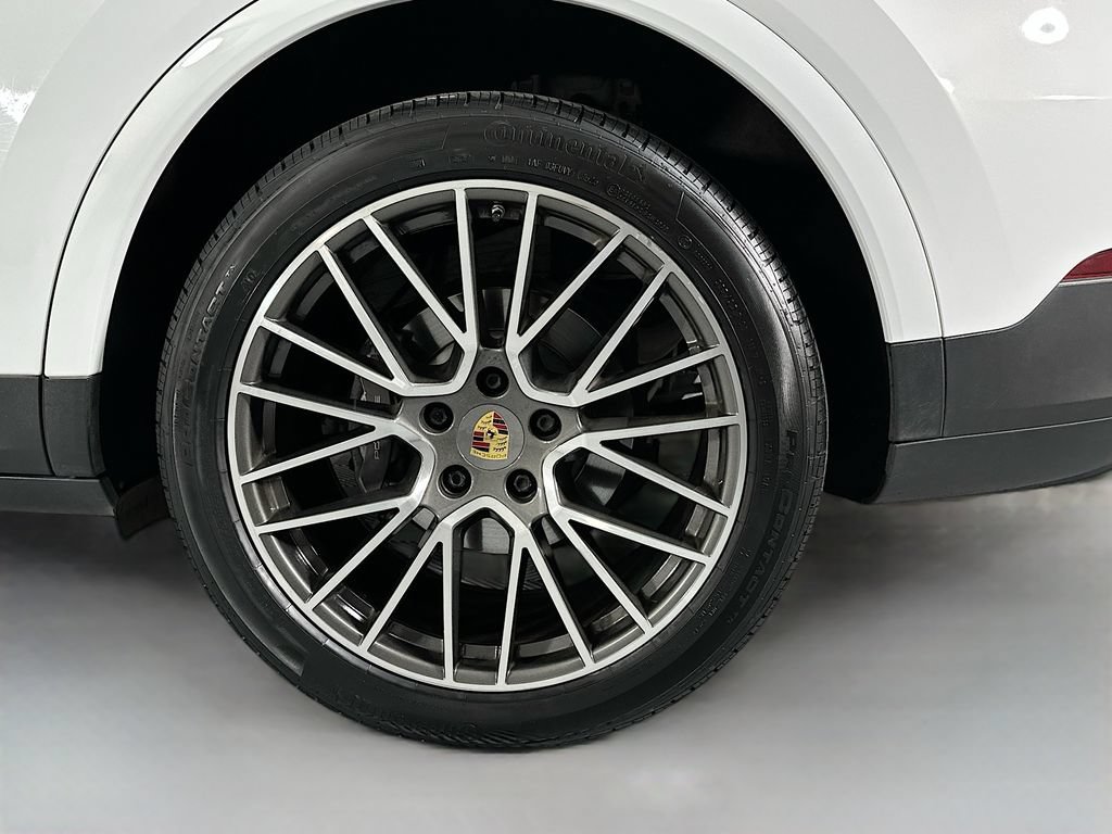 Certified 2022 Porsche Cayenne AWD/4WD image 33