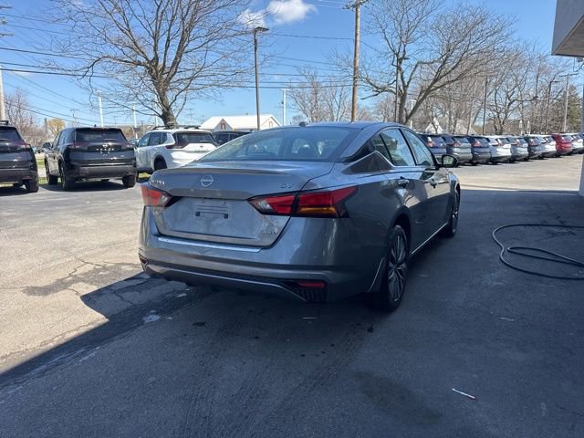 Used 2023 Nissan Altima 2.5 SV image 2