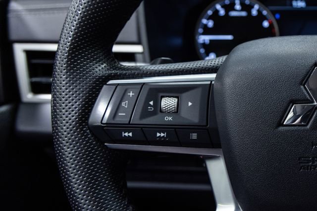 Used 2024 Mitsubishi Outlander image 14