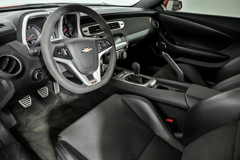 Used 2015 Chevrolet Camaro Z/28 RWD image 16