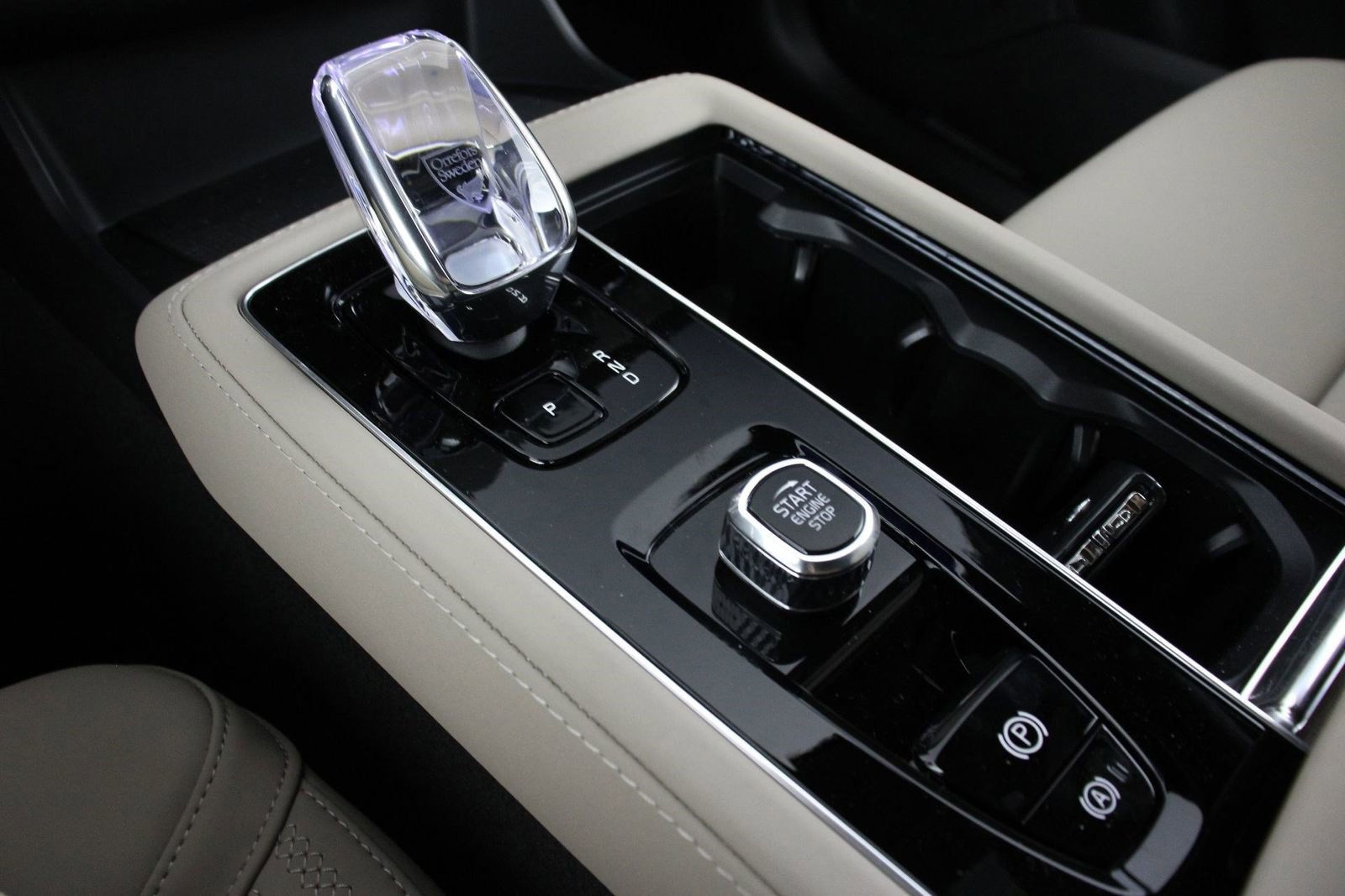 New 2026 Volvo XC90 T8 Plus w/ Protection Package Premier image 7