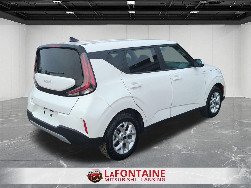 Used 2025 Kia Soul LX w/ LX Technology Package image 8