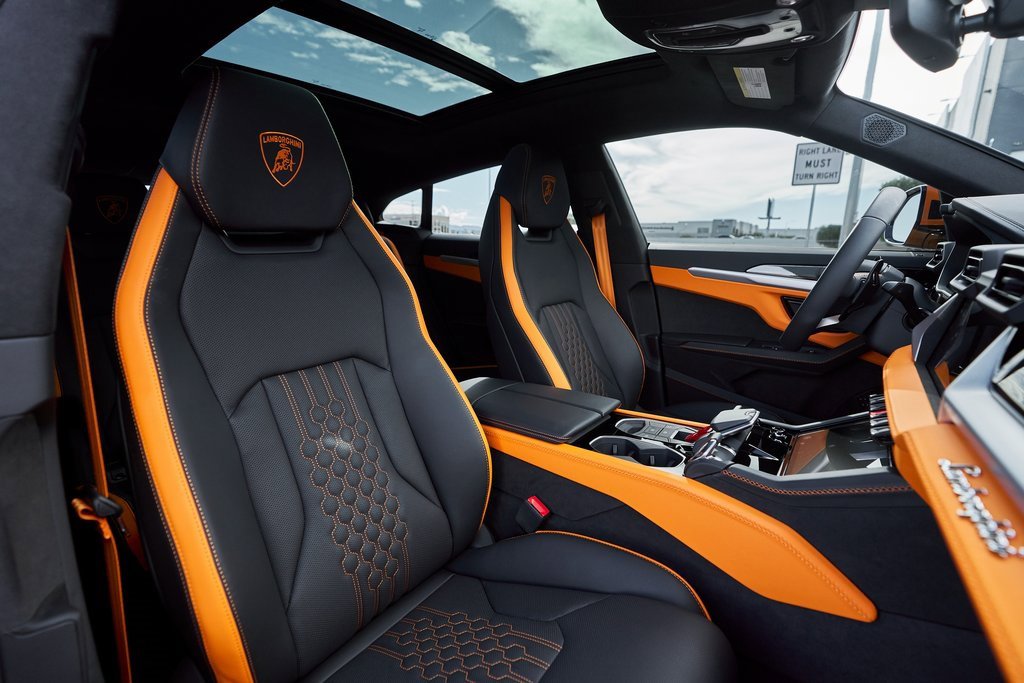 Used 2025 Lamborghini Urus SE image 40