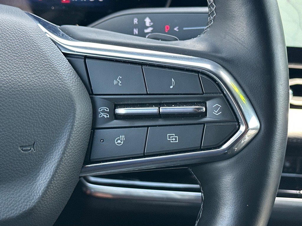 Used 2025 Chevrolet Equinox LT w/ Safety and Technology Package image 11