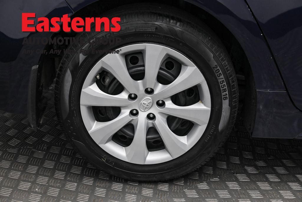 Used 2022 Toyota Corolla LE w/ Carpet Mat Package (TMS) image 29