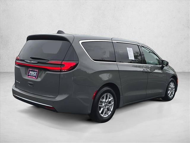 Used 2023 Chrysler Pacifica Touring-L FWD image 5
