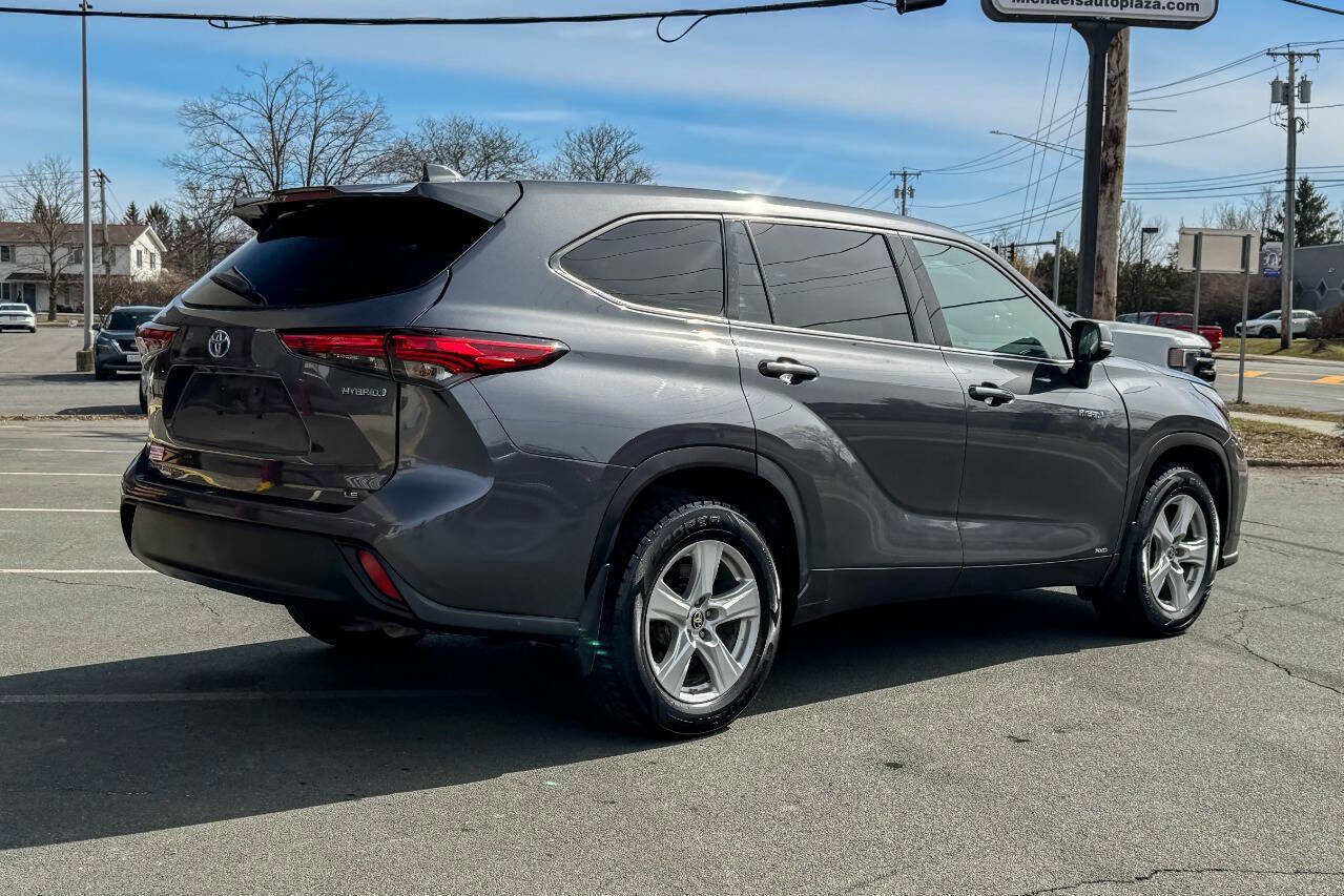 Used 2020 Toyota Highlander LE image 4
