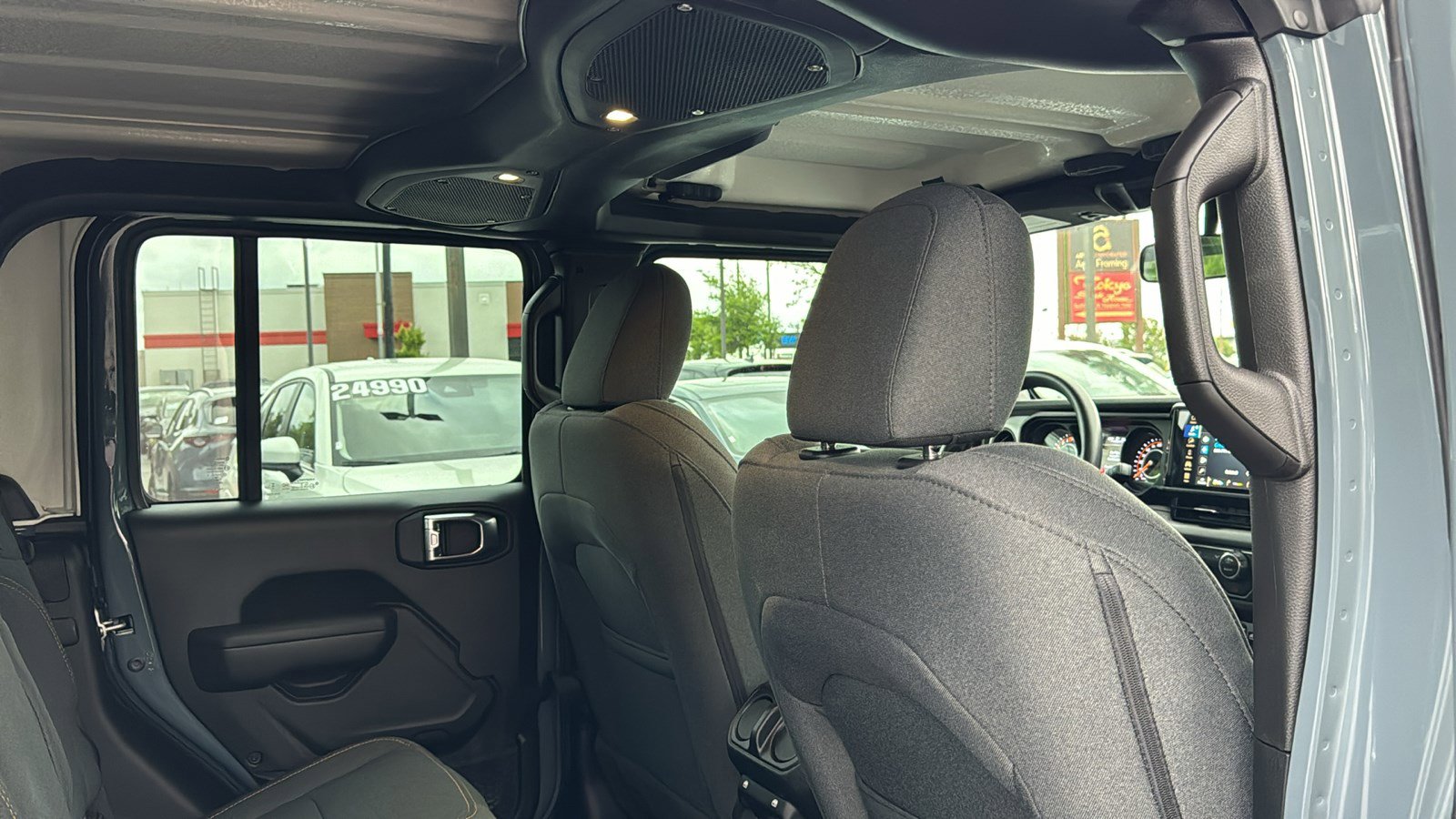 Used 2025 Jeep Gladiator Sport image 21