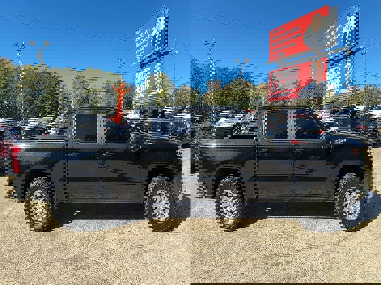 Used 2022 Chevrolet Silverado 1500 LT image 4