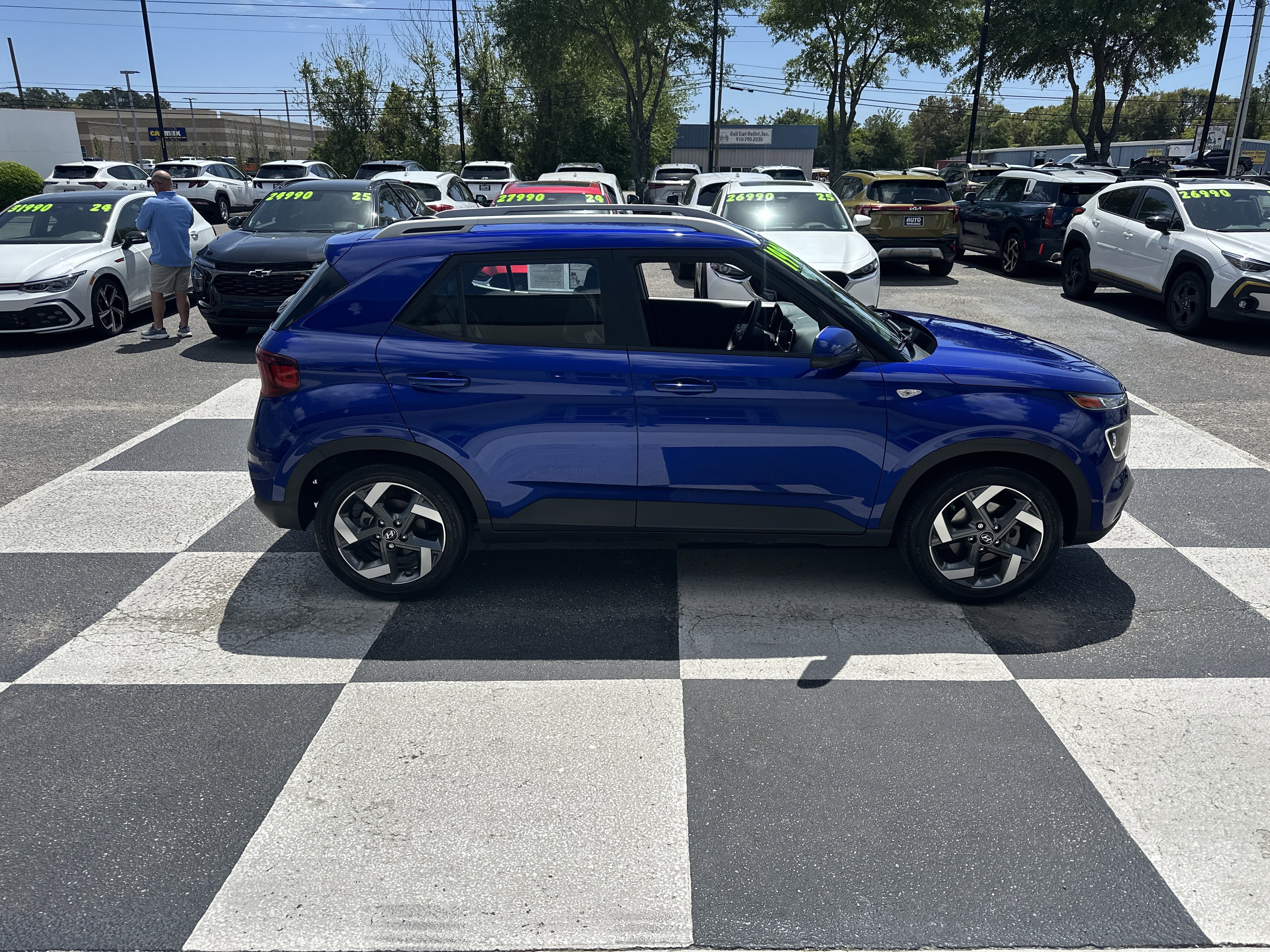 Used 2023 Hyundai Venue Limited image 5