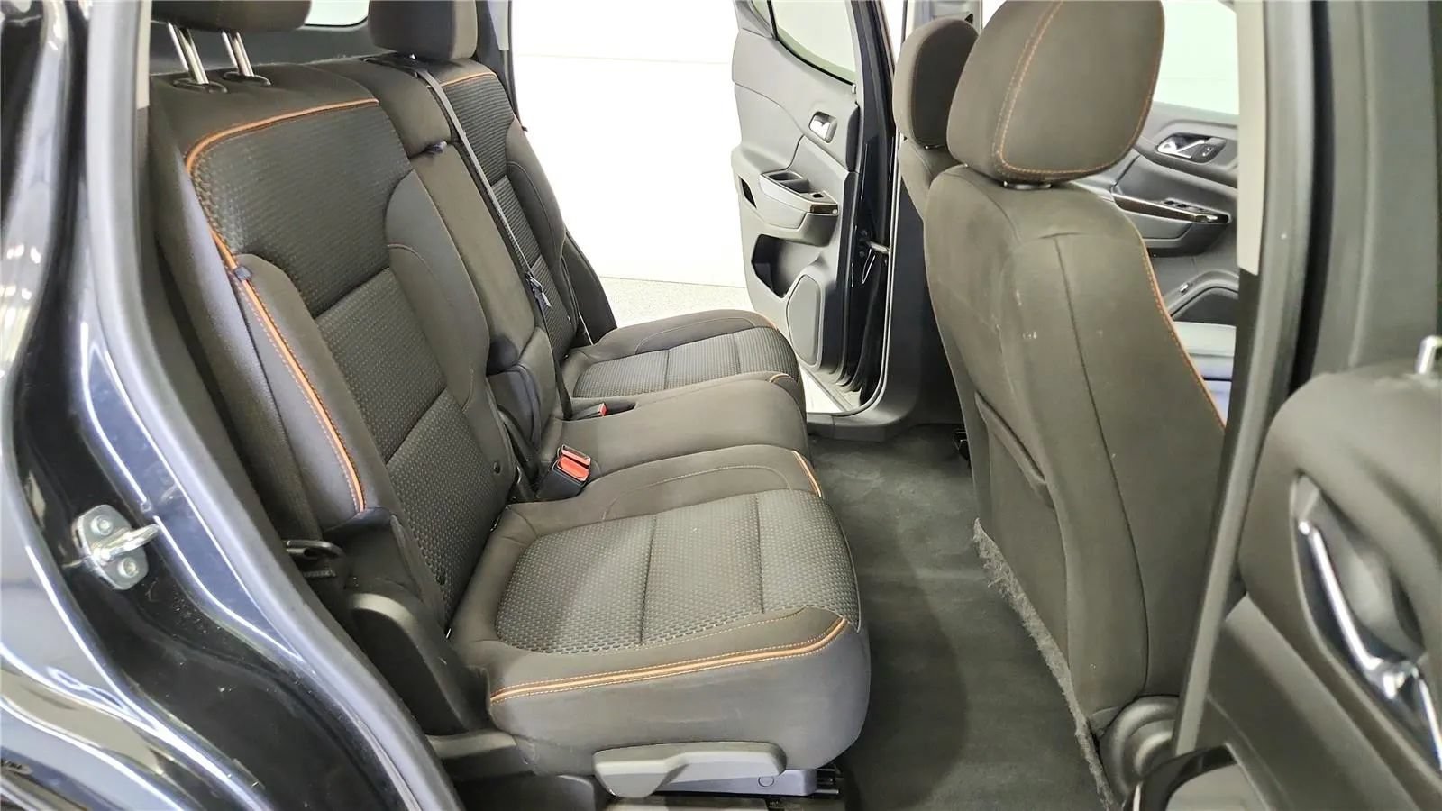 Used 2020 GMC Acadia AT4 w/ Driver Alert Package II AWD/4WD image 37