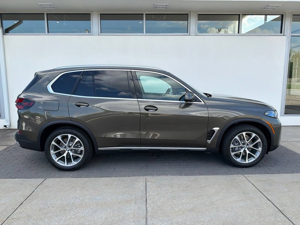 New 2026 BMW X5 xDrive40i w/ Premium Package AWD/4WD image 4