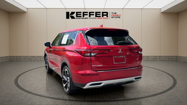 Used 2022 Mitsubishi Outlander SE image 3