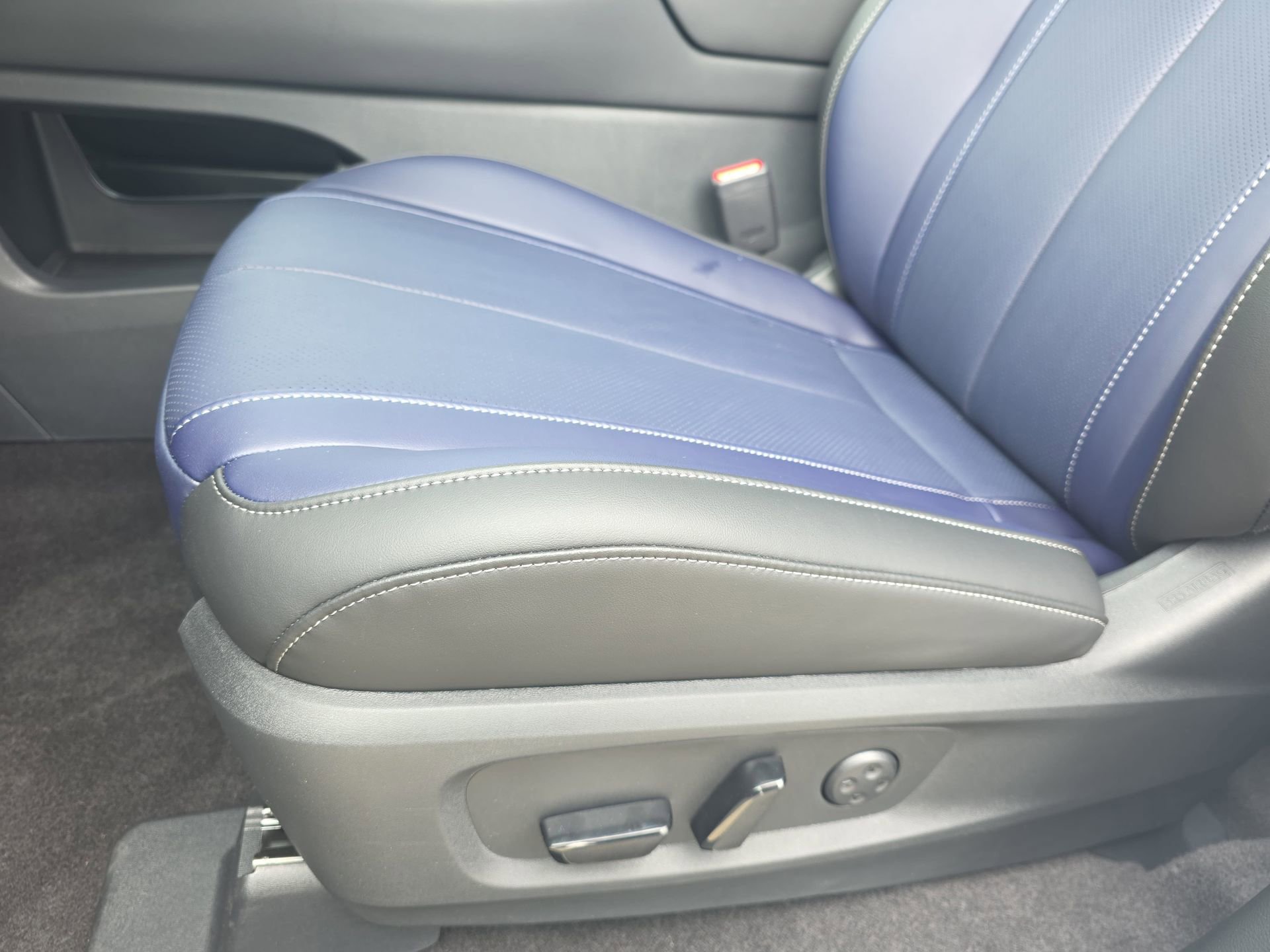 New 2026 INFINITI QX60 Sport w/ Dark Cargo Package image 28