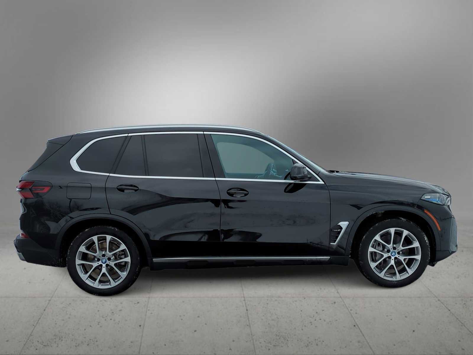 Certified 2024 BMW X5 xDrive50e w/ Premium Package image 9