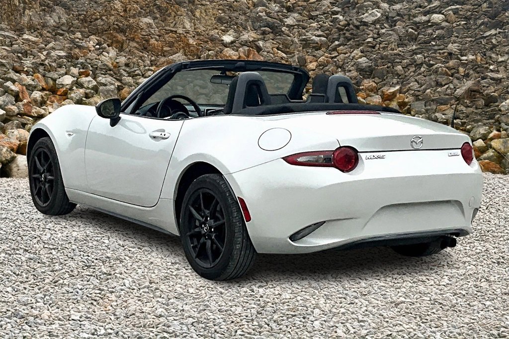 Used 2016 MAZDA MX-5 Miata Sport image 11
