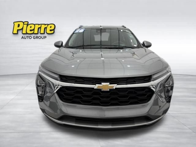 Used 2025 Chevrolet Trax LT FWD image 7