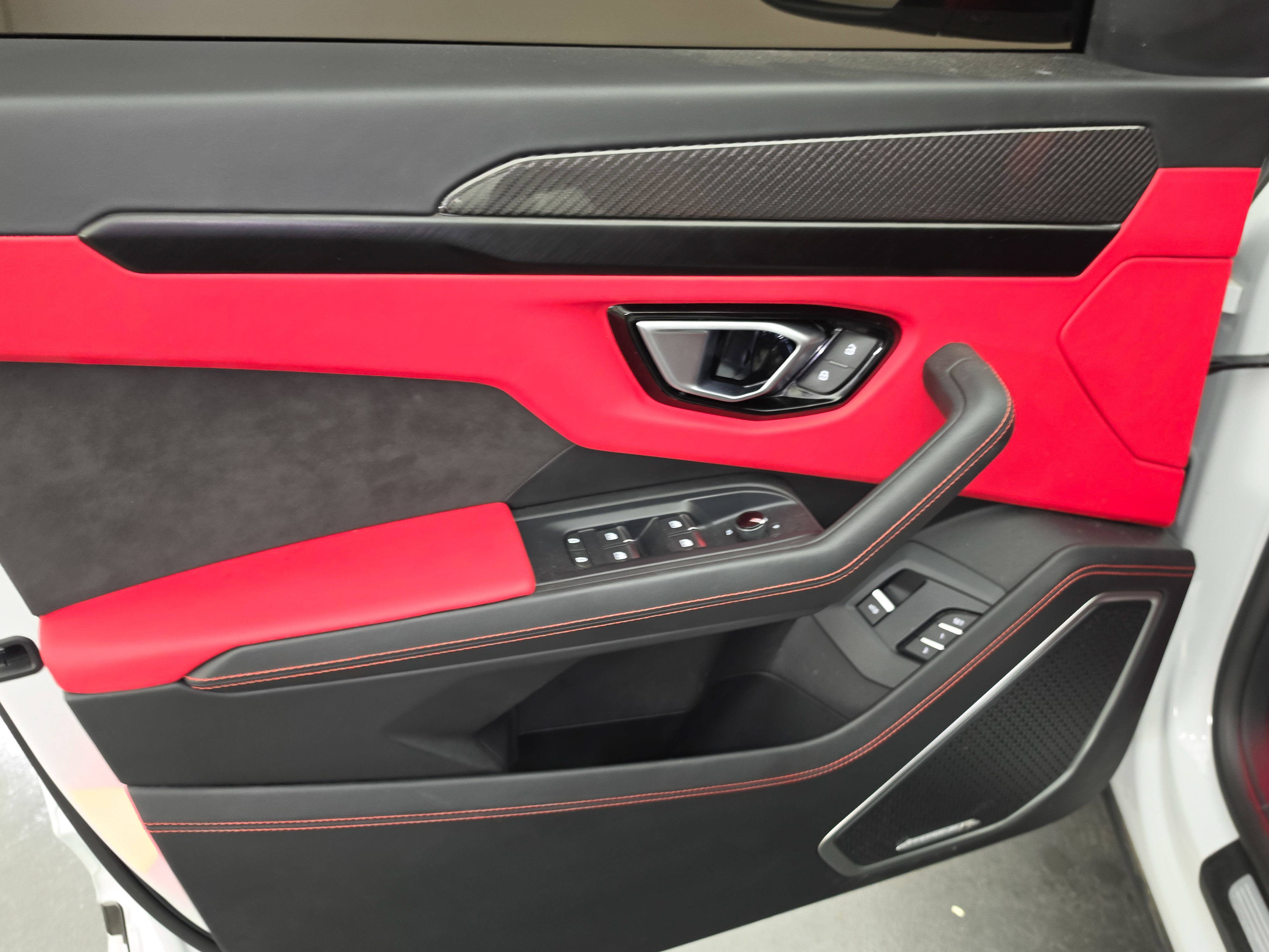 Used 2021 Lamborghini Urus AWD/4WD image 12