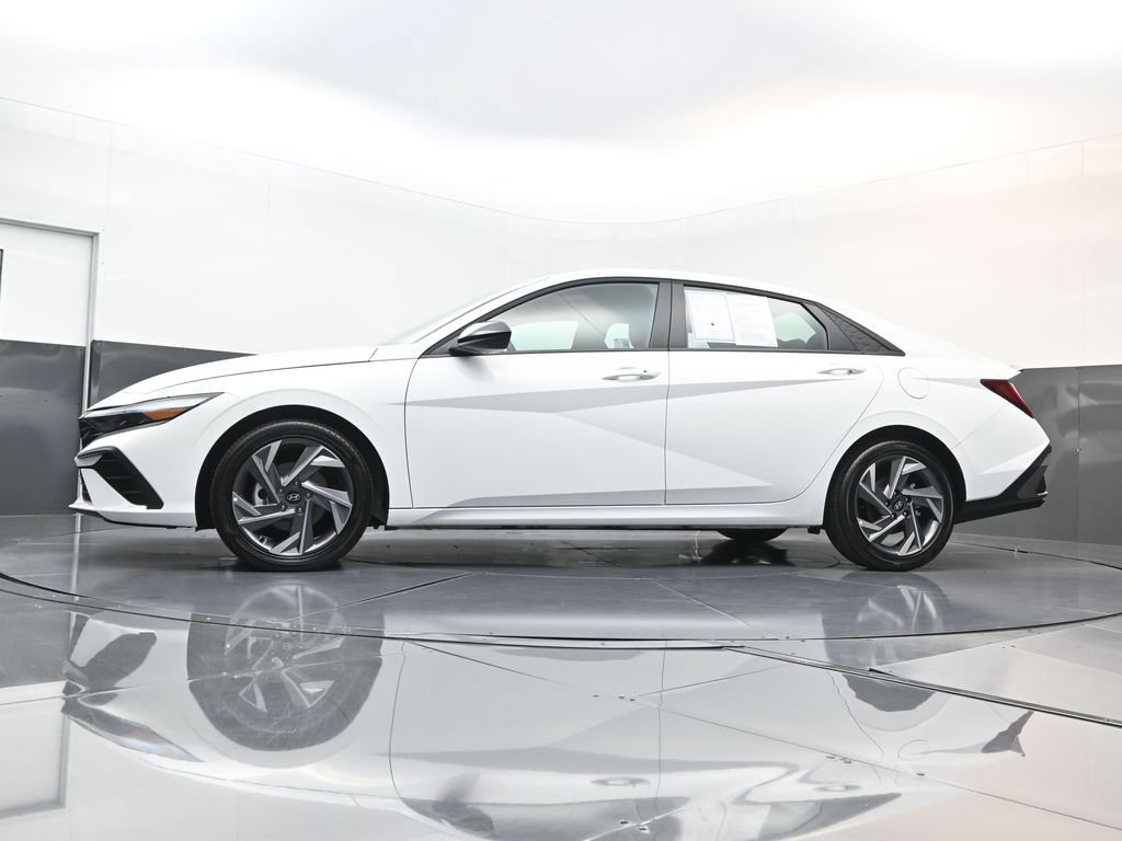 Certified 2025 Hyundai Elantra SEL FWD image 26