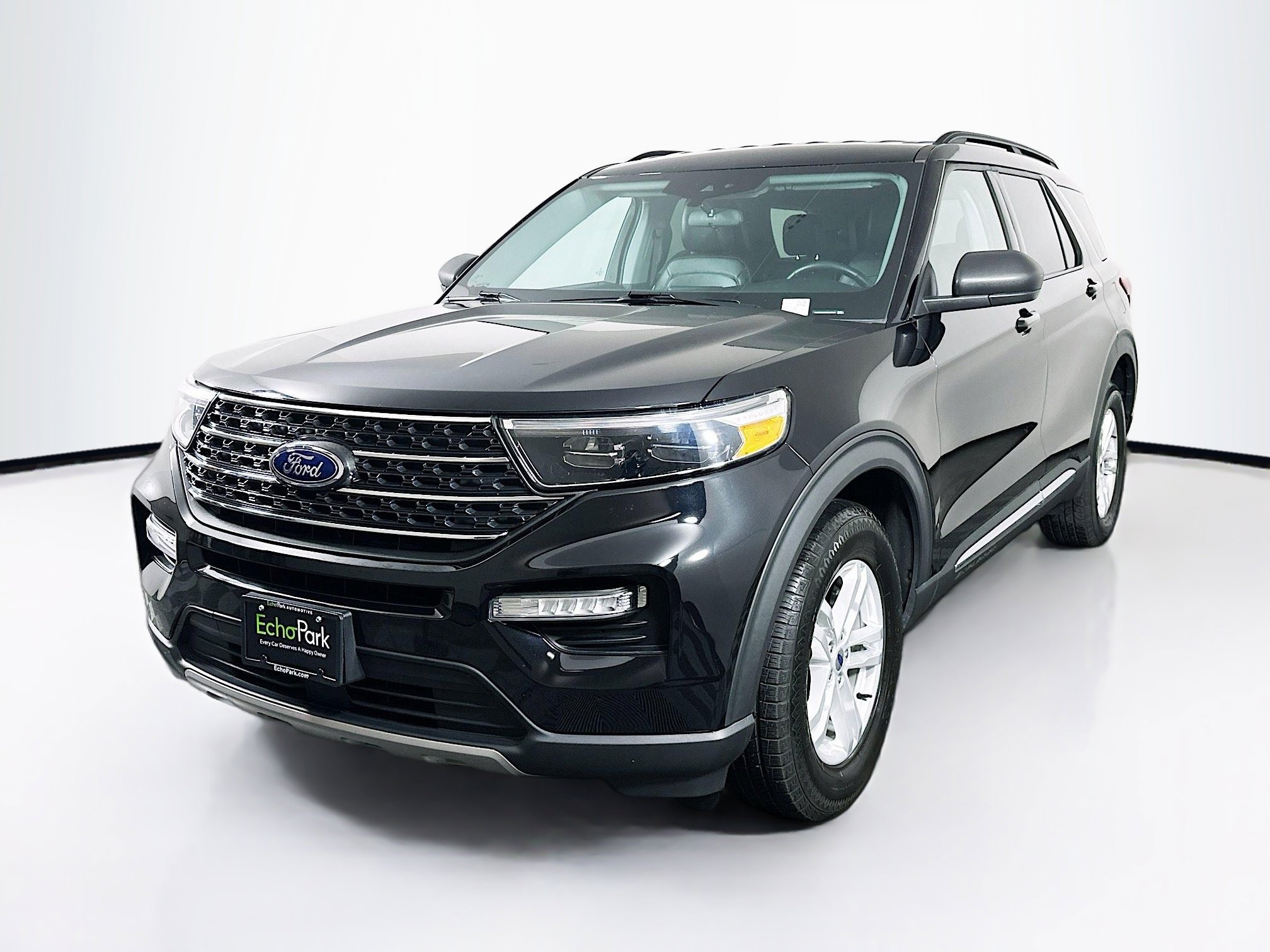 Used 2024 Ford Explorer XLT w/ Equipment Group 202A image 3