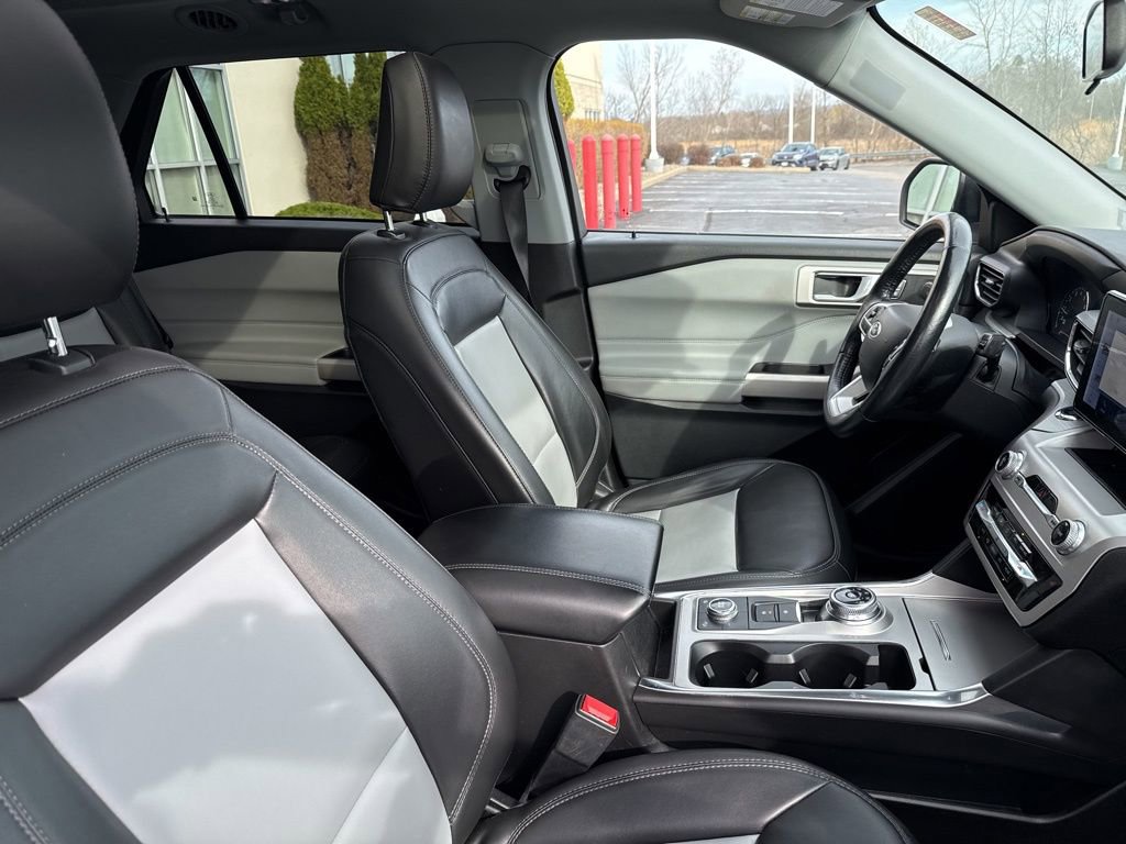 Used 2022 Ford Explorer XLT w/ Equipment Group 202A image 30