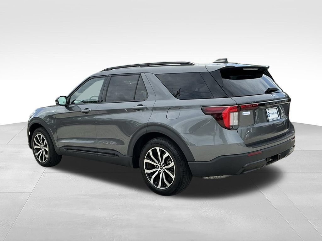 Used 2025 Ford Explorer ST-Line w/ Premium Package RWD image 4