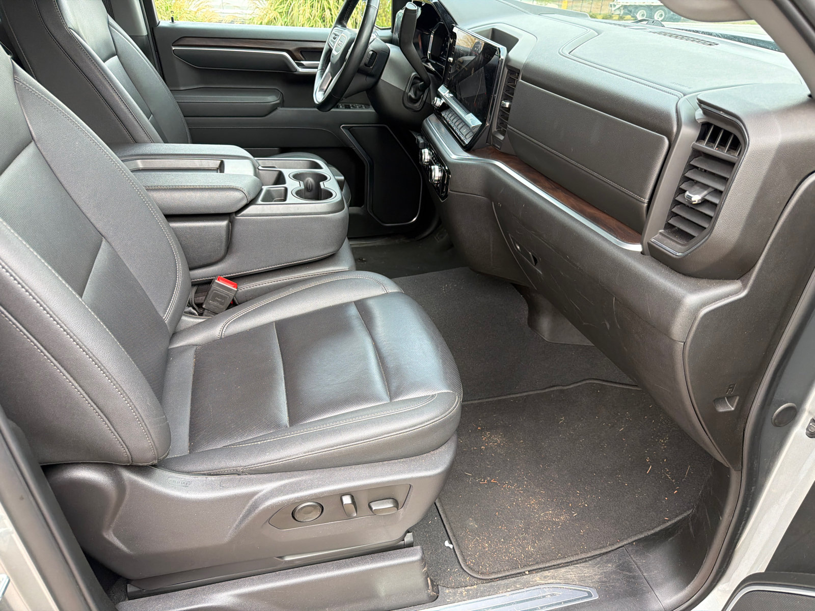 Used 2025 GMC Sierra 1500 SLT AWD/4WD image 16