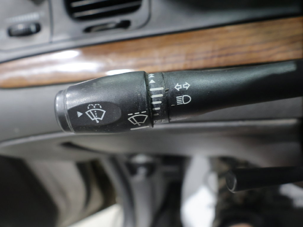 Used 2004 Ford Crown Victoria LX RWD image 31