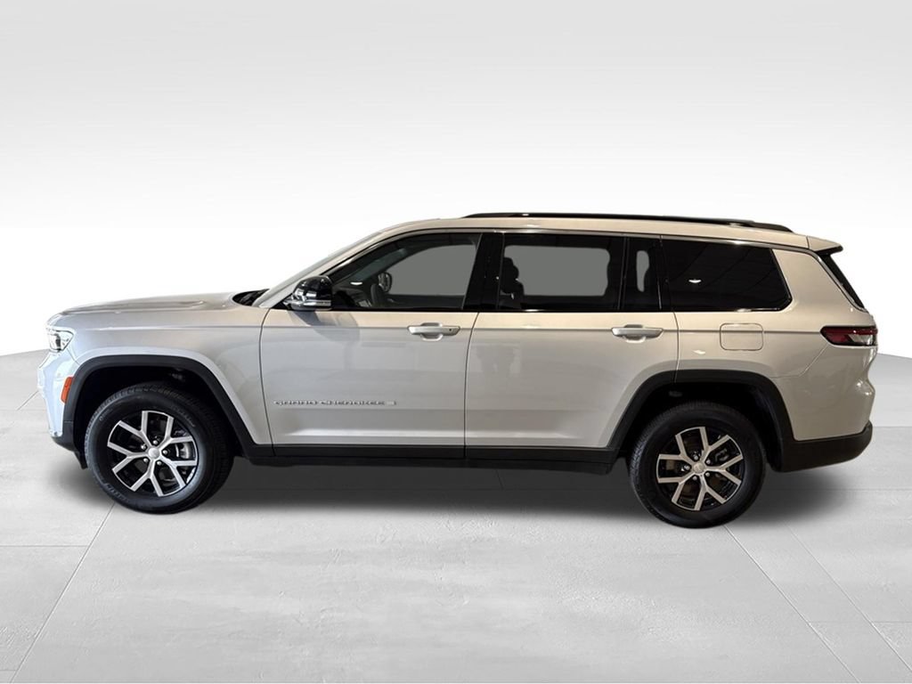 Used 2025 Jeep Grand Cherokee L Limited w/ Trailer Tow Package AWD/4WD image 4