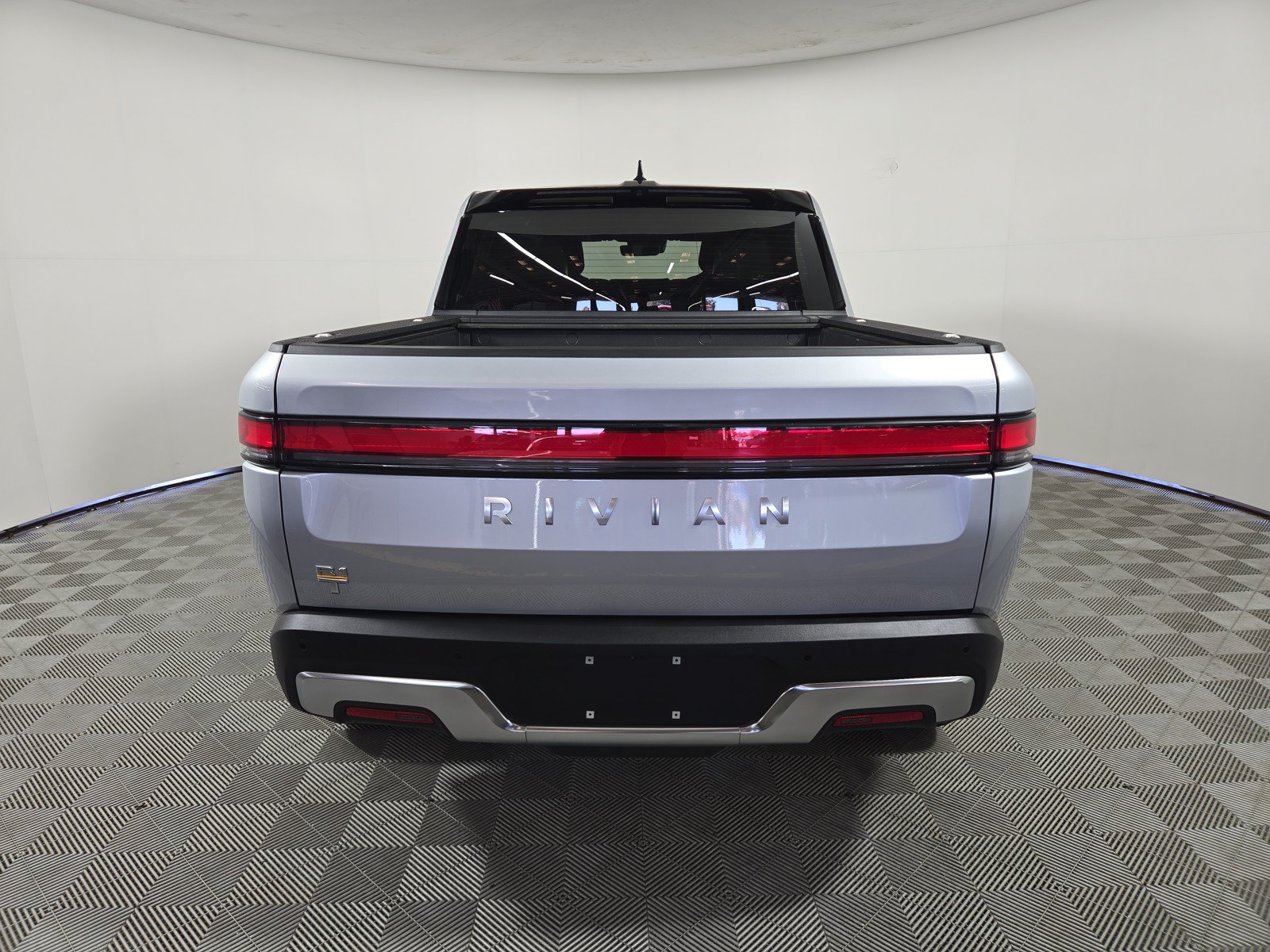 Used 2023 Rivian R1T Adventure AWD/4WD image 4