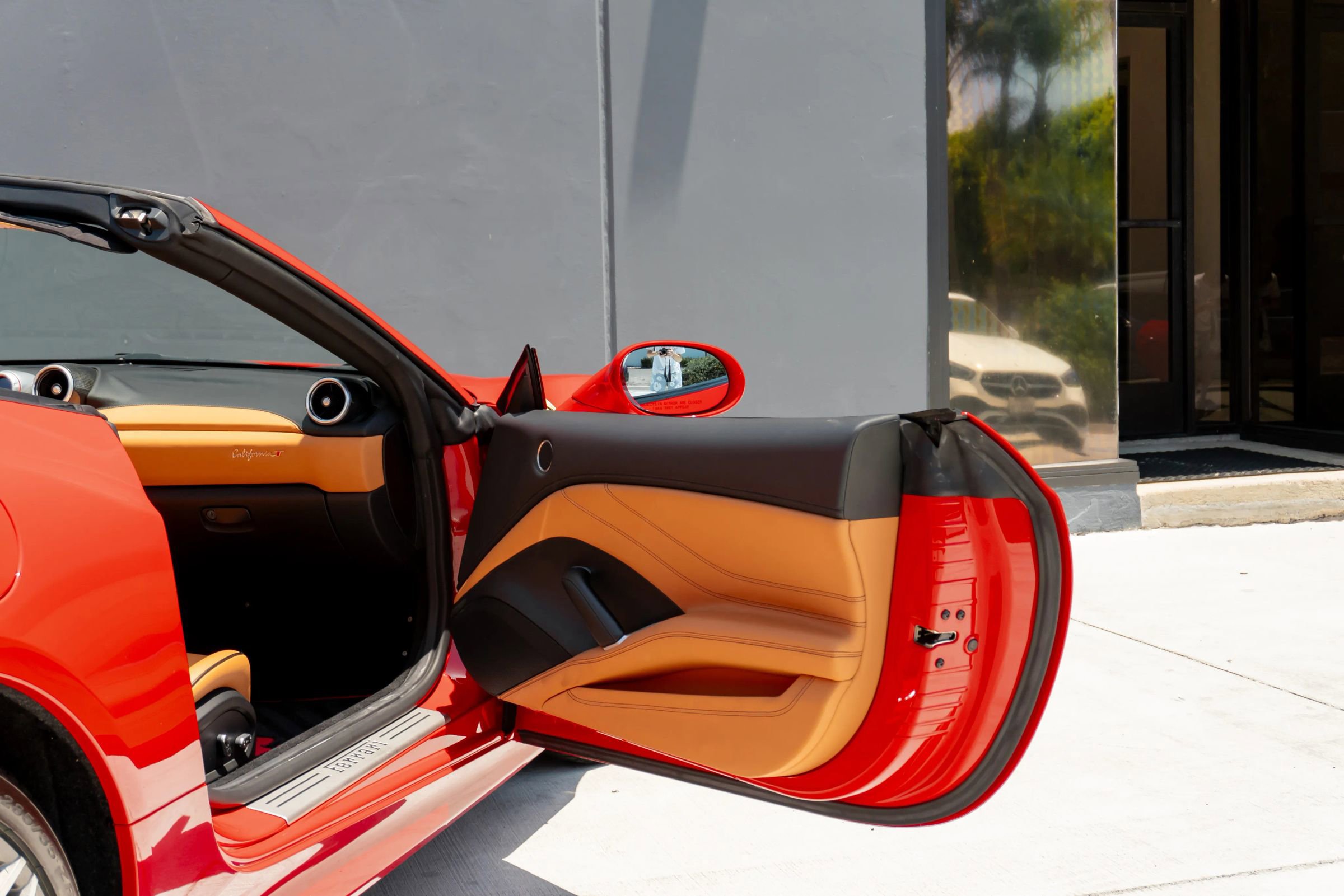 Used 2016 Ferrari California T RWD image 62