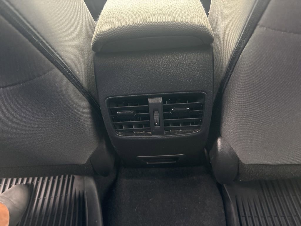 Used 2023 Toyota Corolla Cross LE w/ Moonroof Package image 17