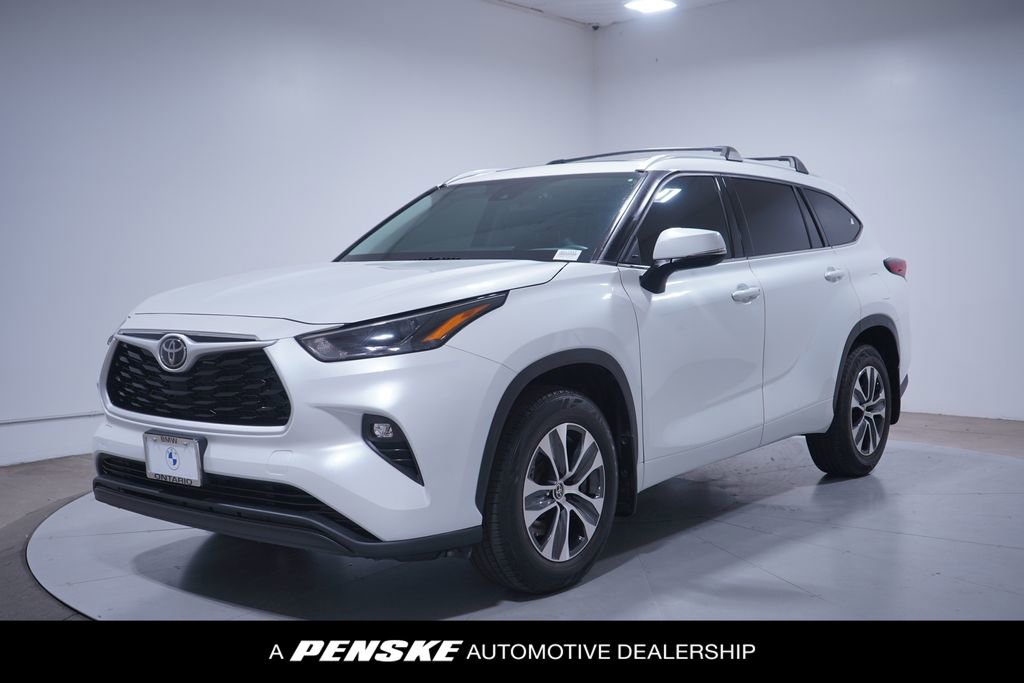 Used 2022 Toyota Highlander XLE video 1