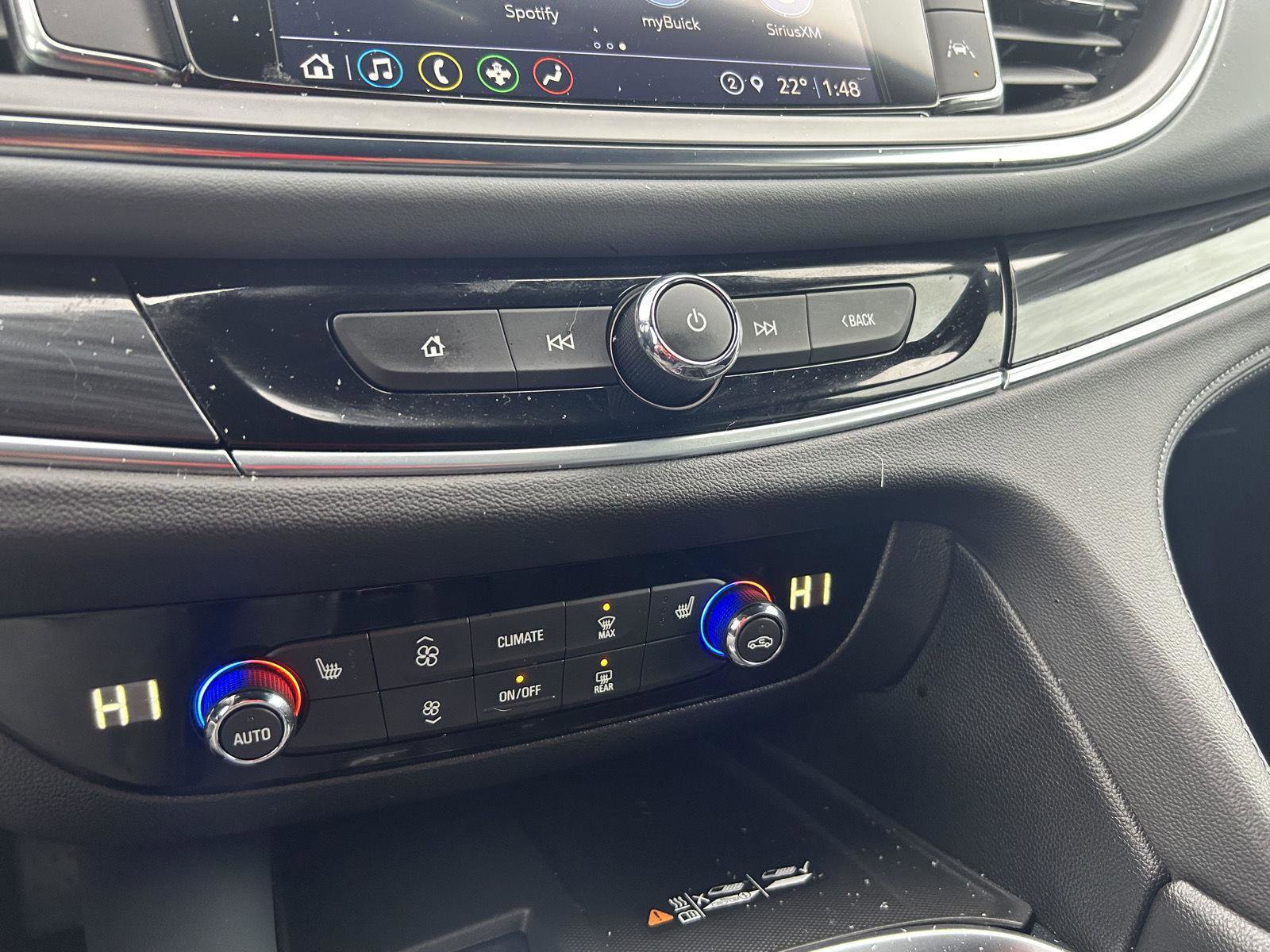 Used 2022 Buick Enclave Essence image 10