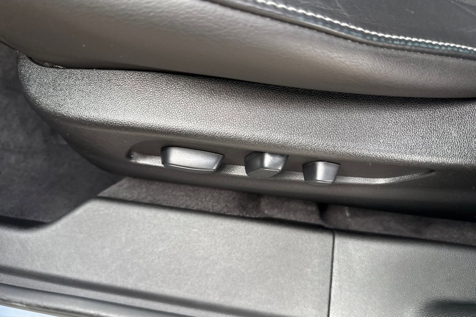 Used 2019 Cadillac XT4 Premium Luxury w/ Technology Package image 15