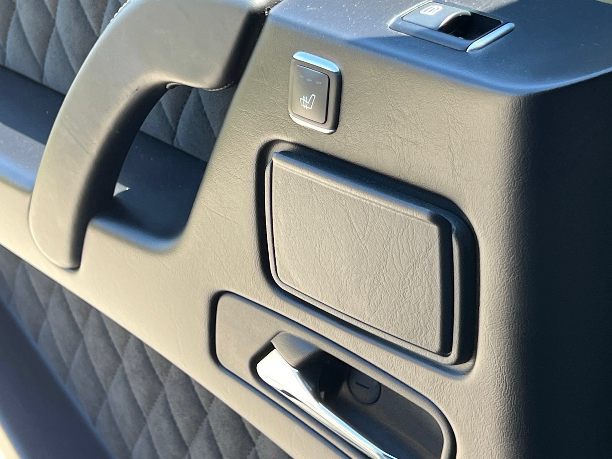 Used 2018 Mercedes-Benz G 550 Squared image 40
