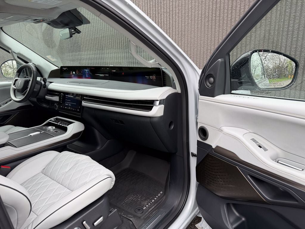 New 2026 Lincoln Navigator Black Label AWD/4WD image 32